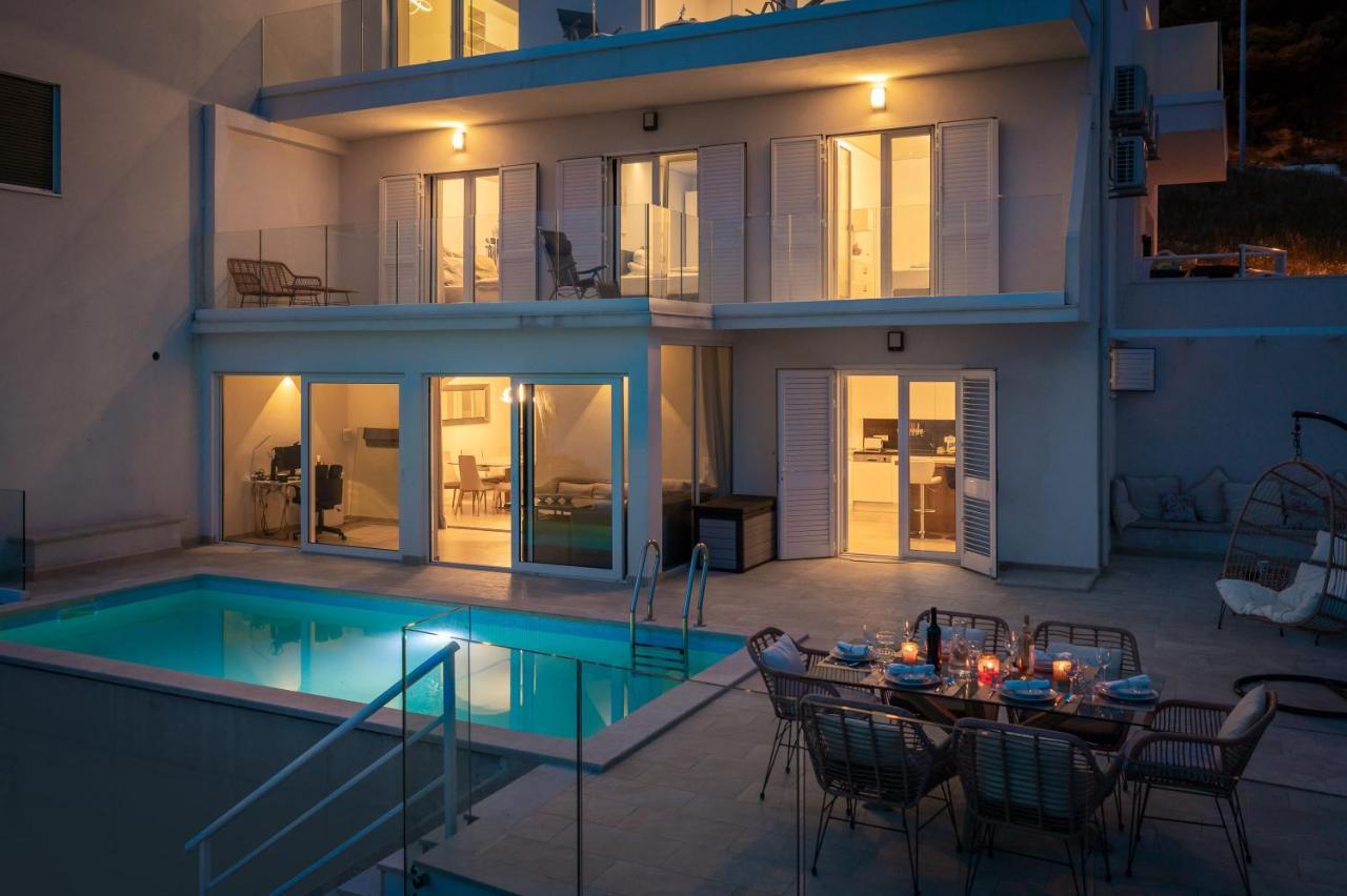 Beachfront Holiday Home - Private Heated Pool Mimice Exterior photo